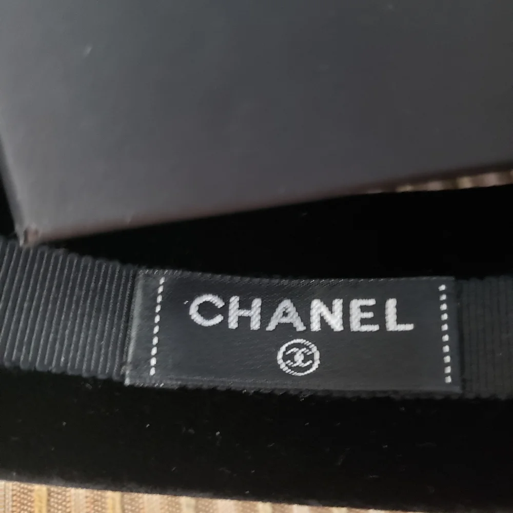 Chanel velveteen black headband AUTHENTIC NEW with  dust bag 400.00 or offer - Picture 3 of 7